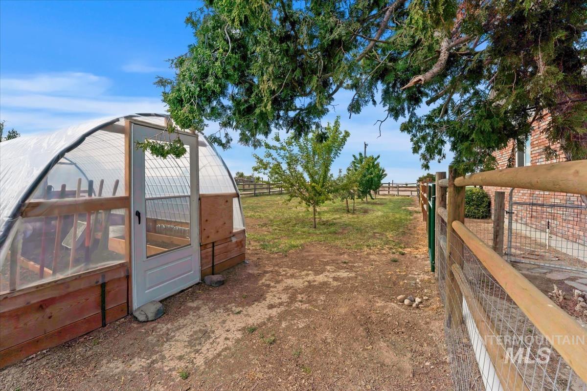33738 Apple Valley Rd Property Photo 47