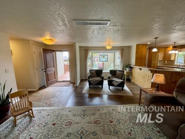 14924 Hillside Dr. Property Photo 8