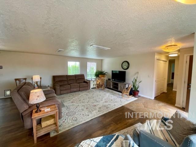 14924 Hillside Dr. Property Photo 9