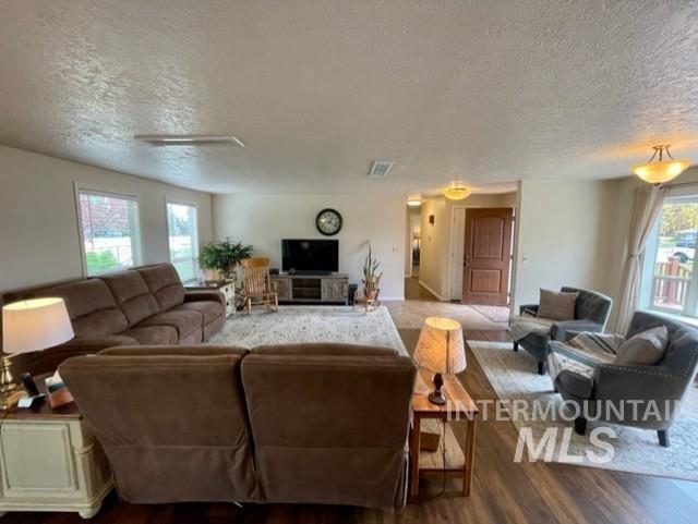 14924 Hillside Dr. Property Photo 10