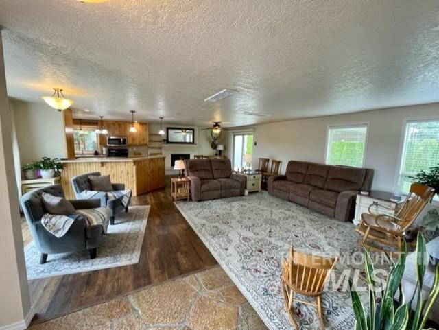 14924 Hillside Dr. Property Photo 11