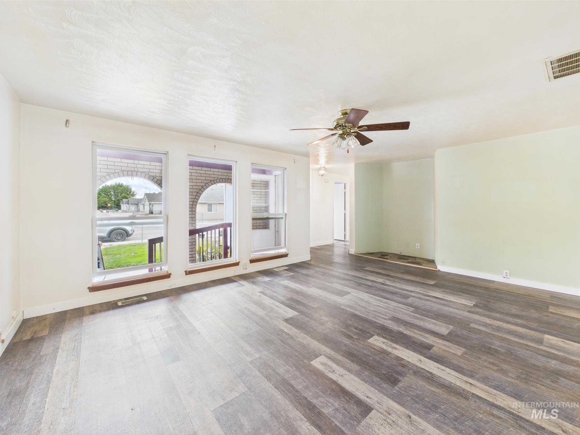 1409 Blane Property Photo 8