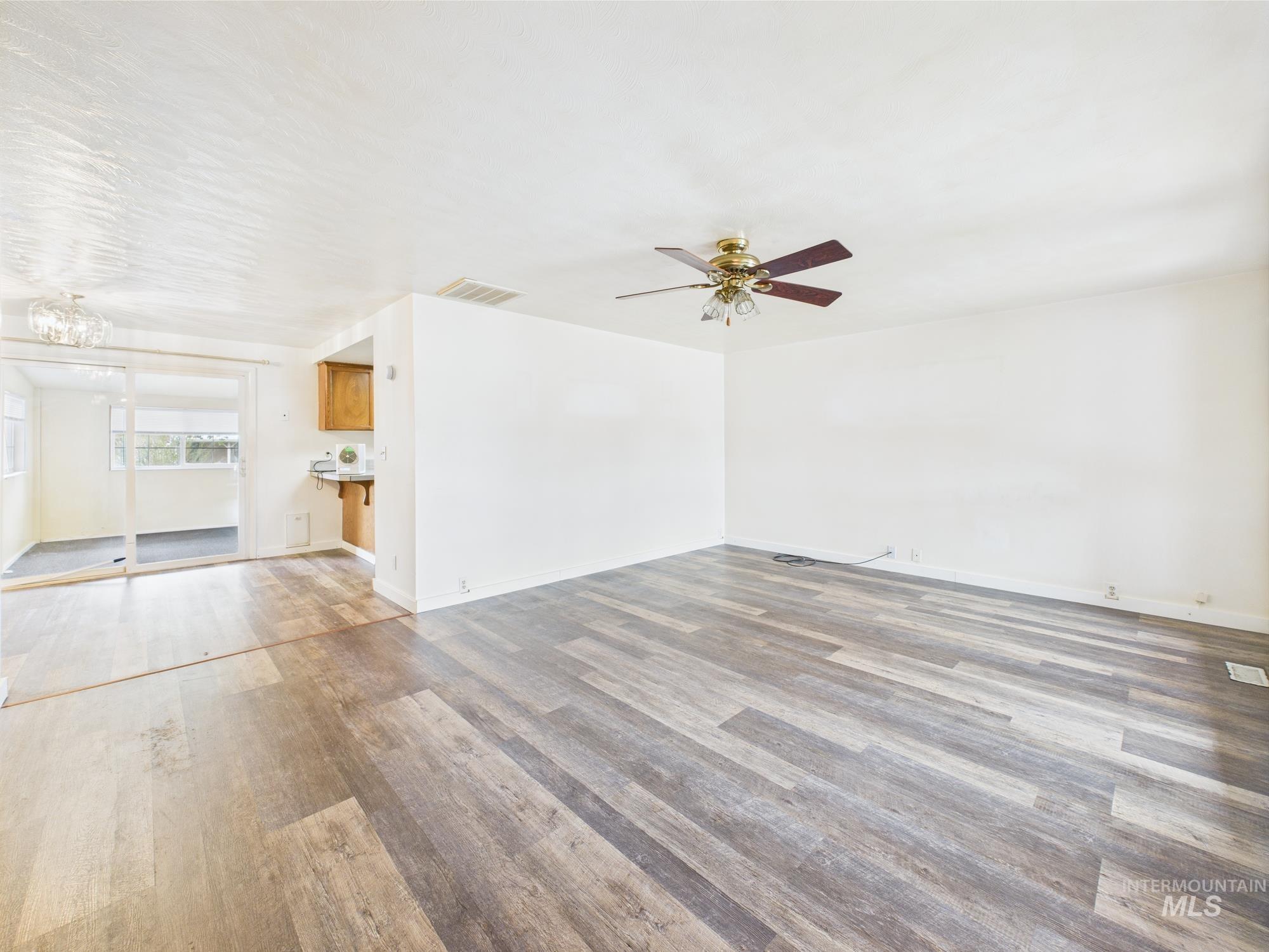 1409 Blane Property Photo 11