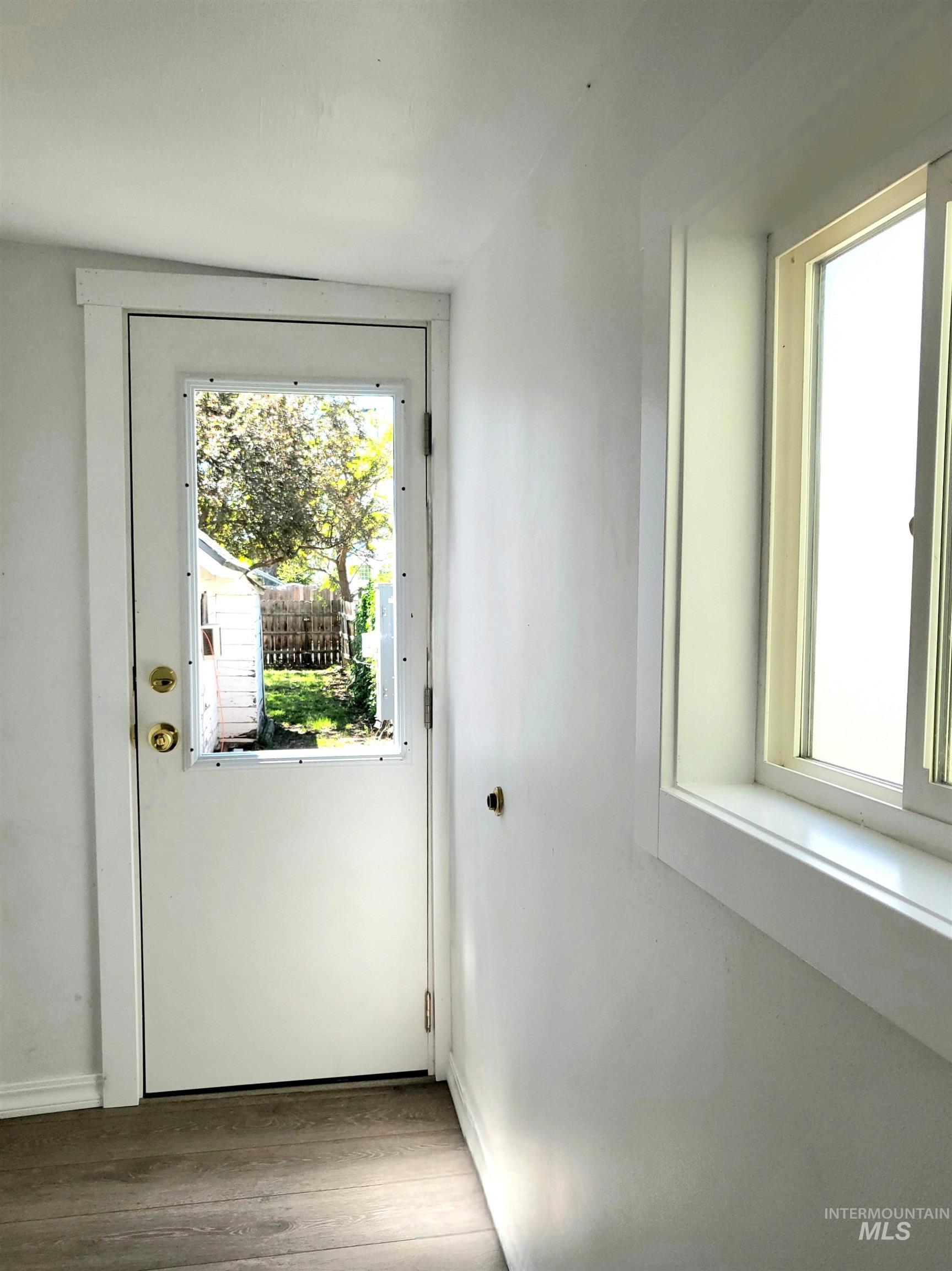 116 E 2nd St. Property Photo 33