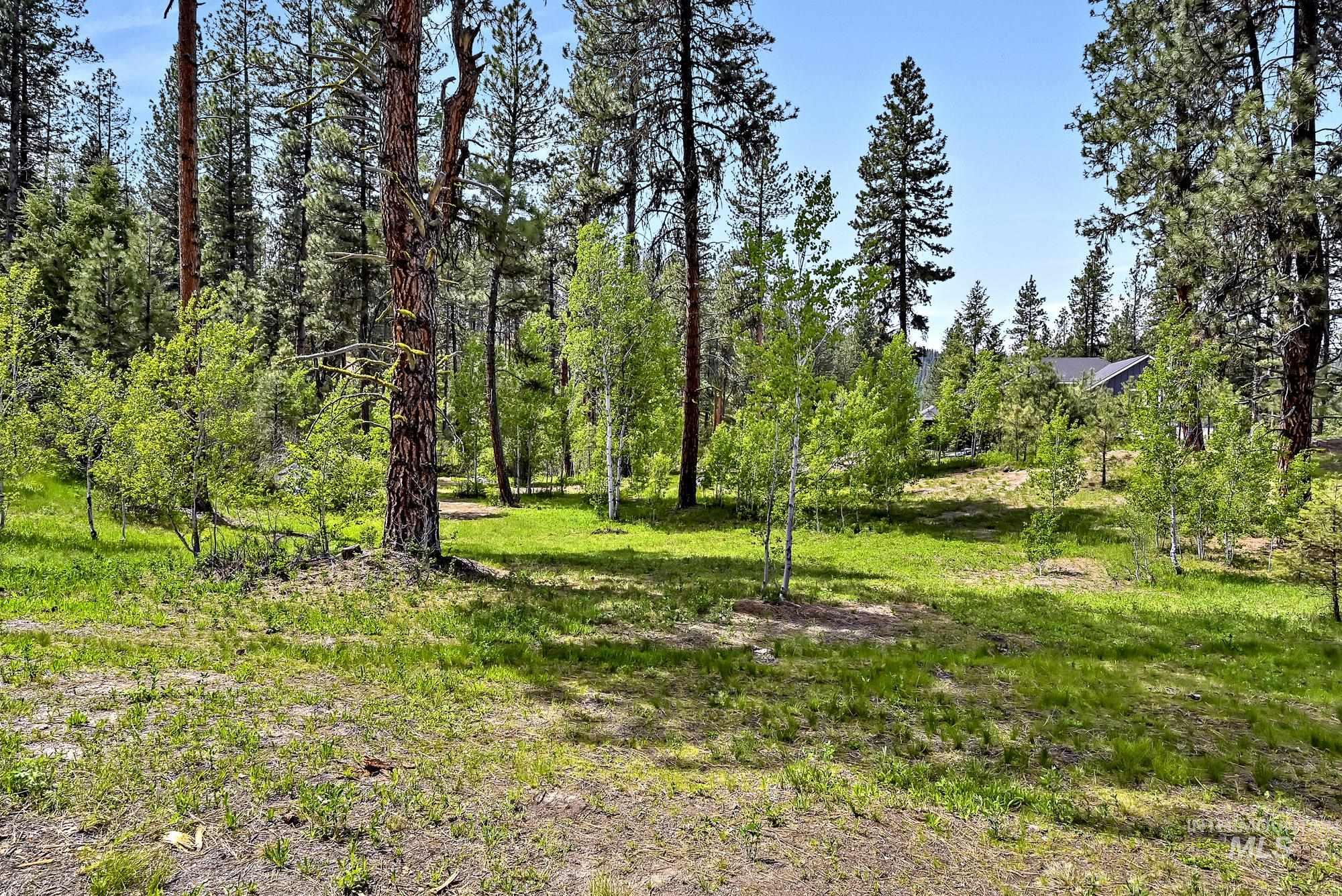 9 Crescent Cir Property Photo 1