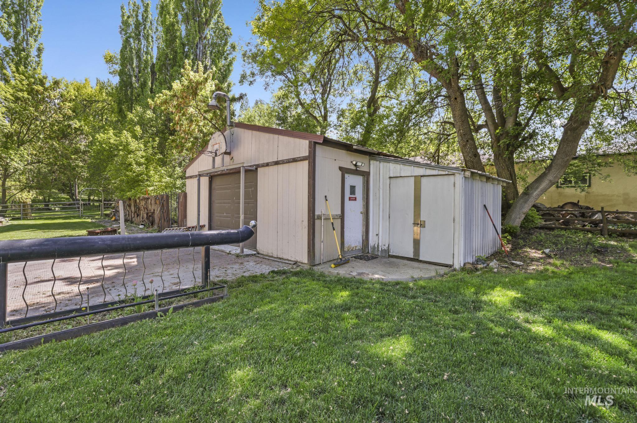 1011 E 1000 S Property Photo 14