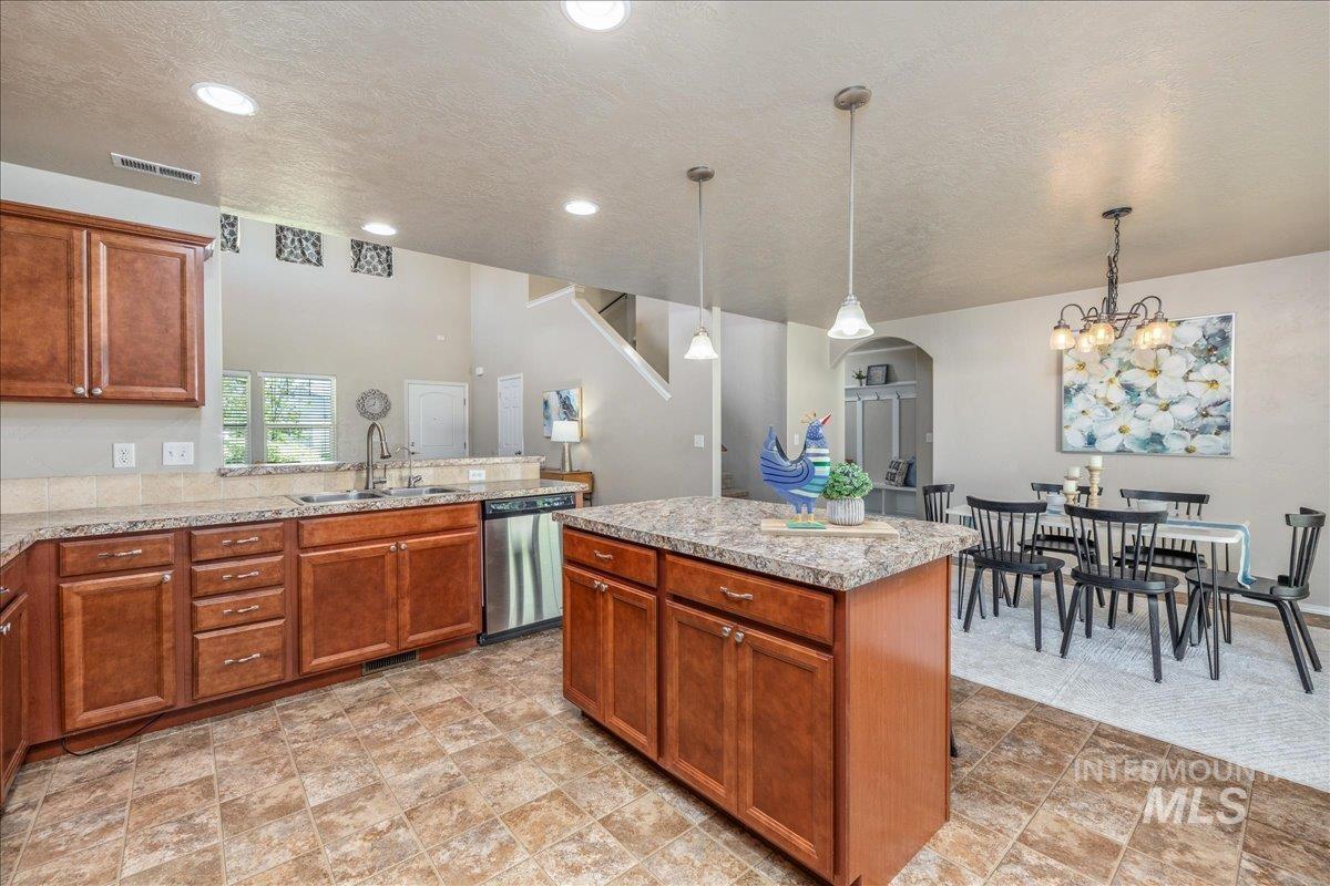 4665 N Beaham Ave Property Photo 18