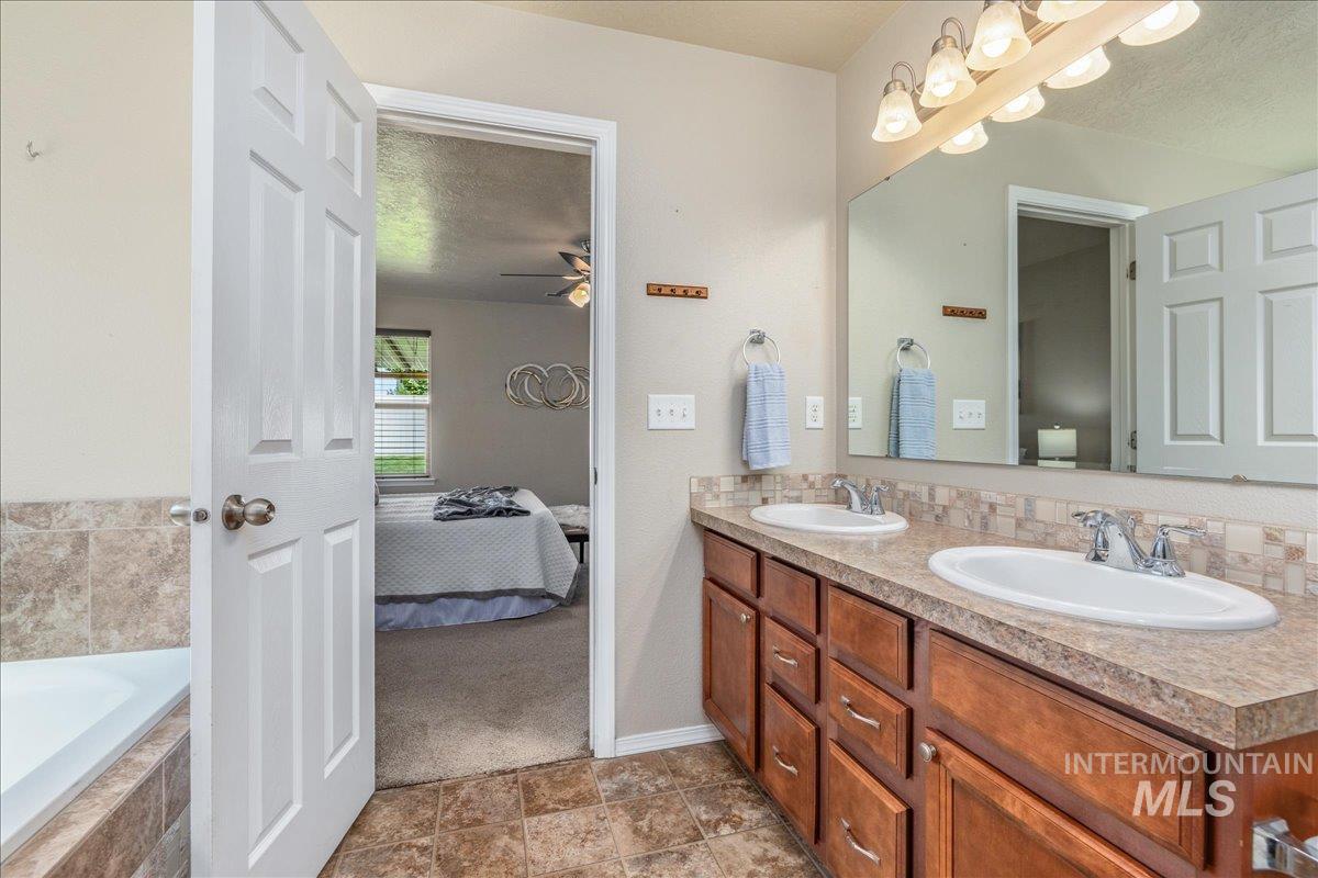 4665 N Beaham Ave Property Photo 27