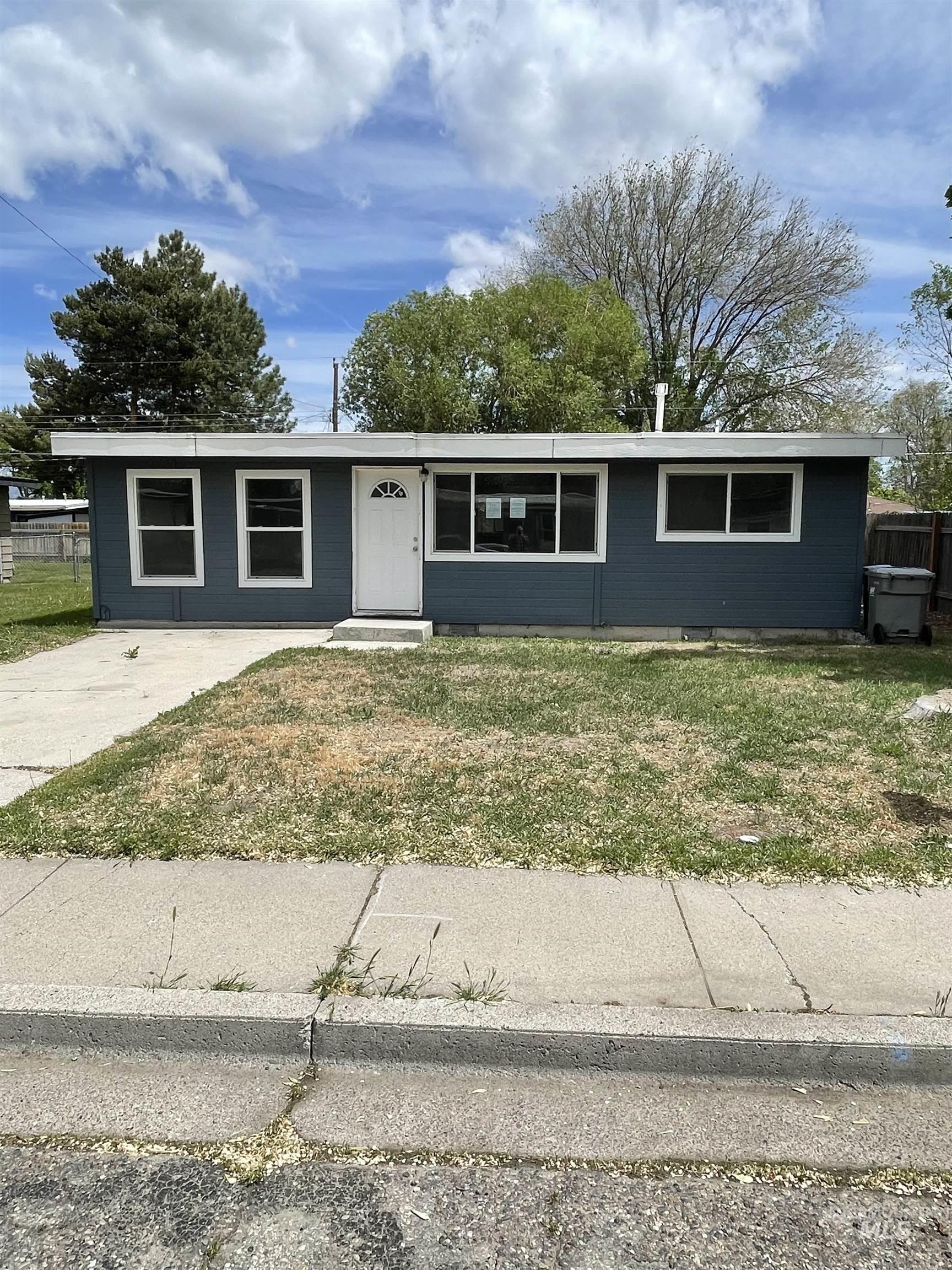 825 S 12th E Property Photo 1