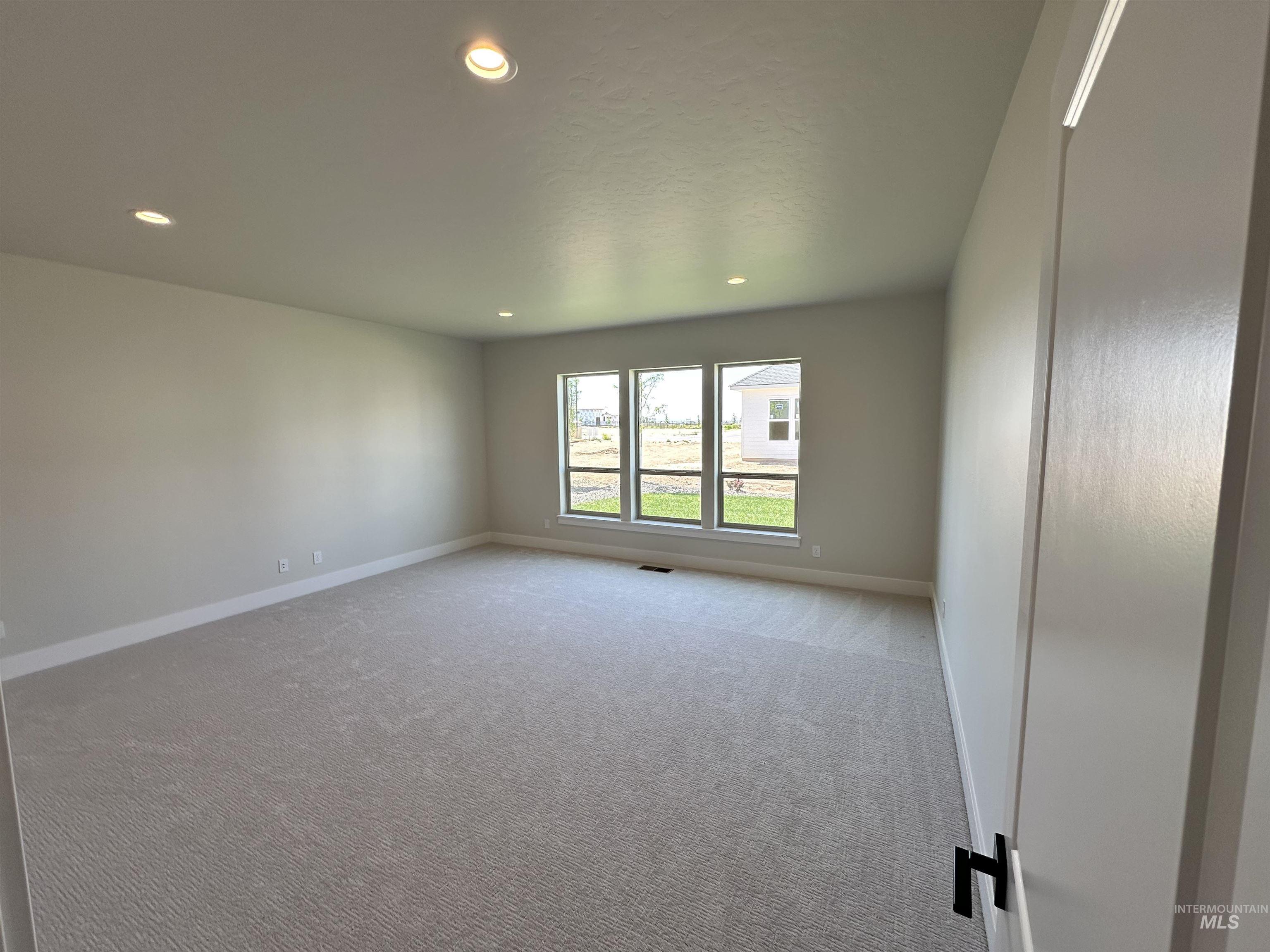2155 N Peakhurt Ave Property Photo 7