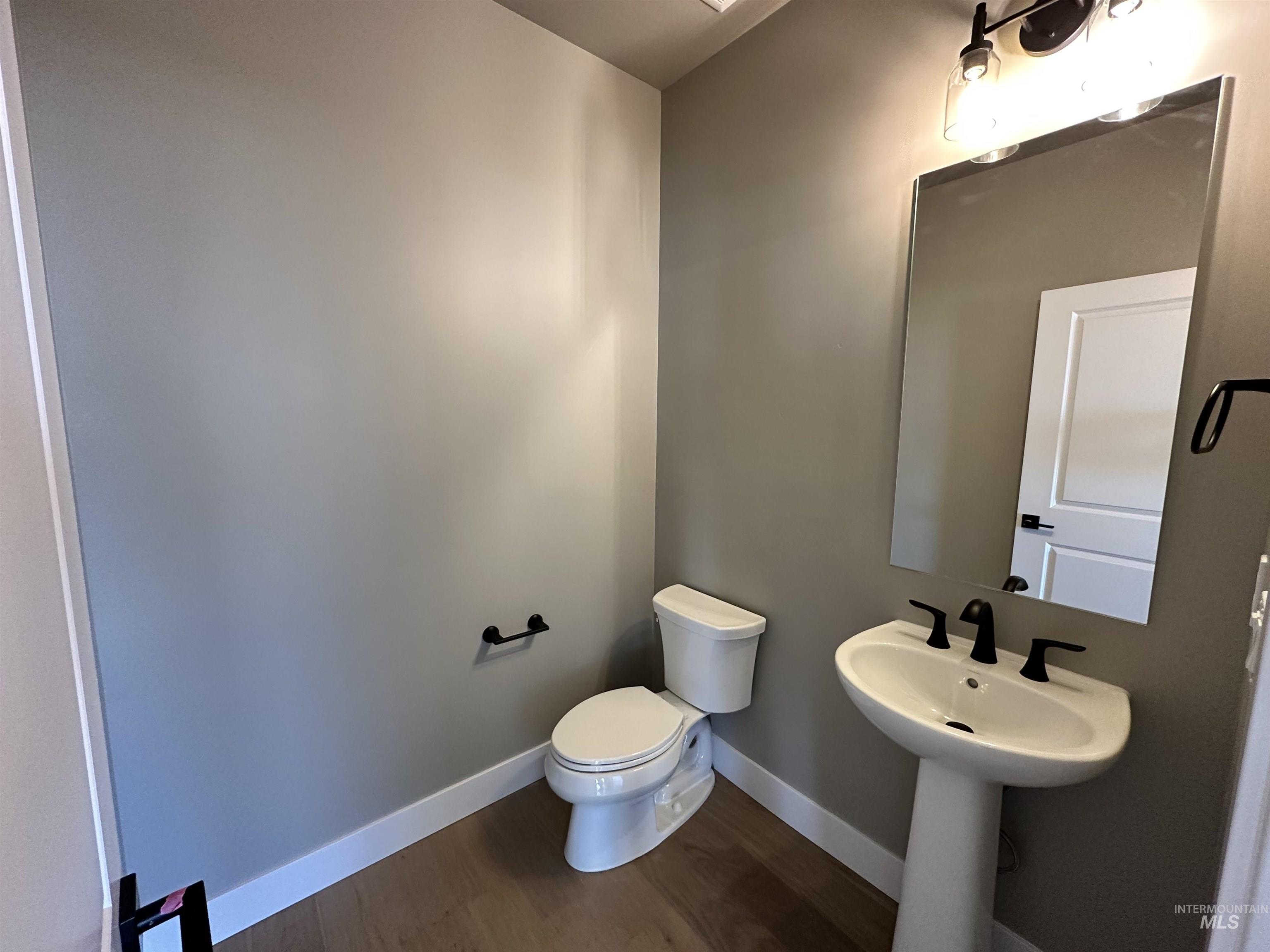 2155 N Peakhurt Ave Property Photo 8