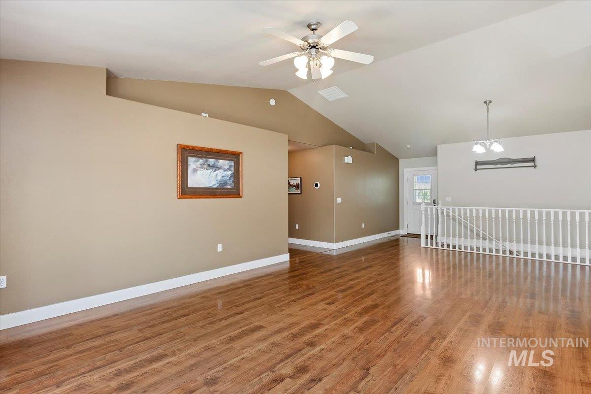 891 N Pointe Dr Property Photo 4