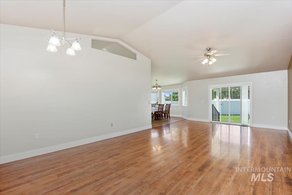 891 N Pointe Dr Property Photo 6