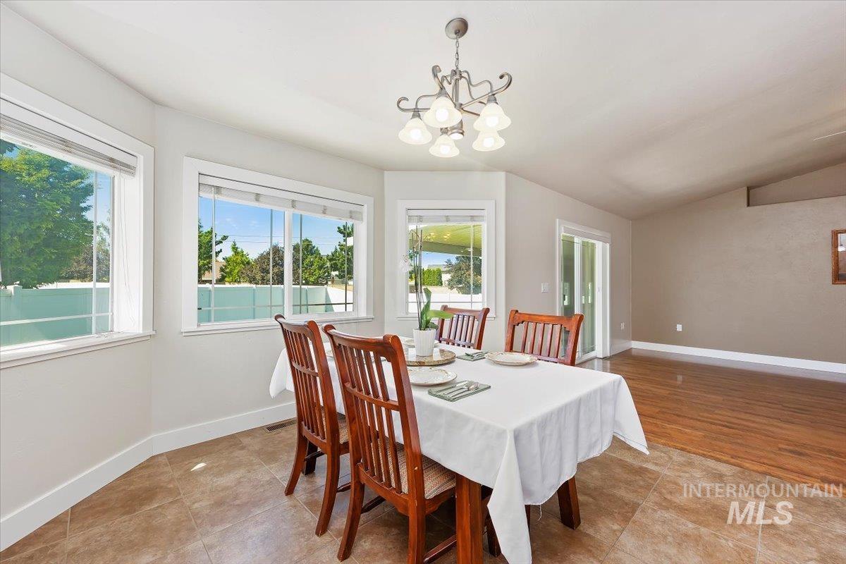 891 N Pointe Dr Property Photo 8