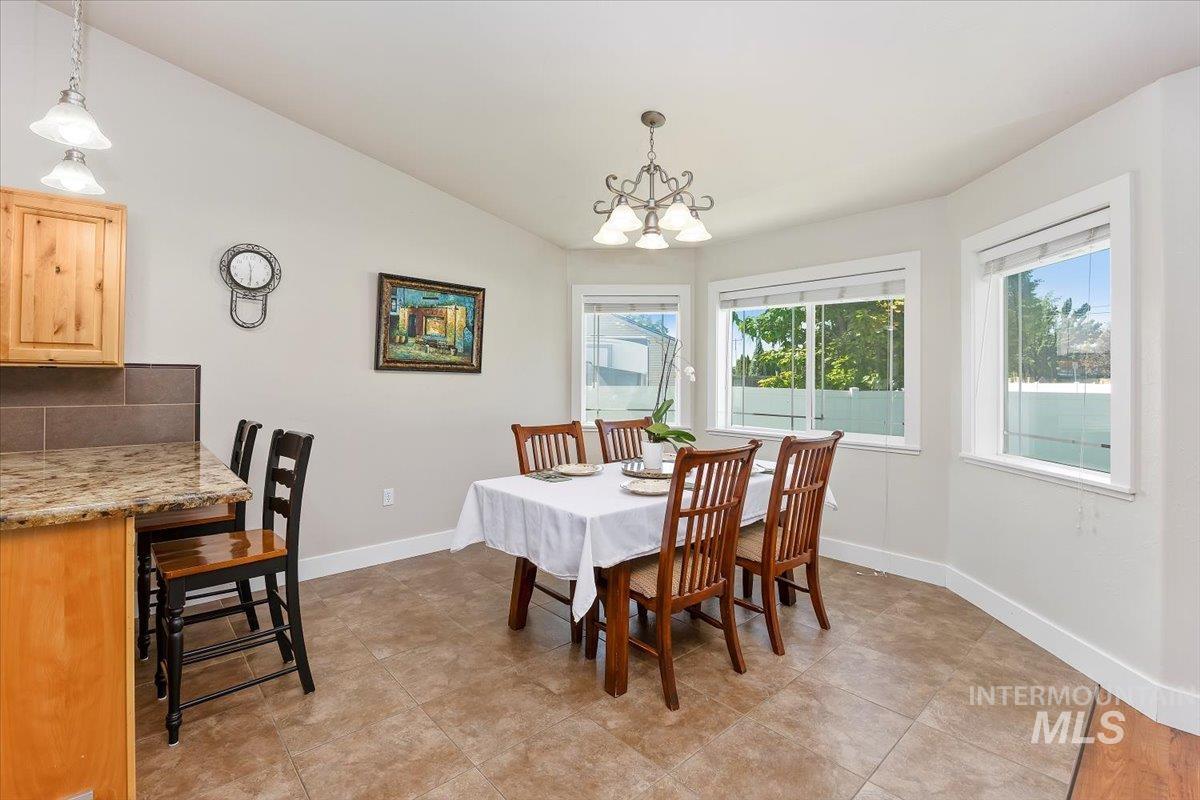 891 N Pointe Dr Property Photo 9