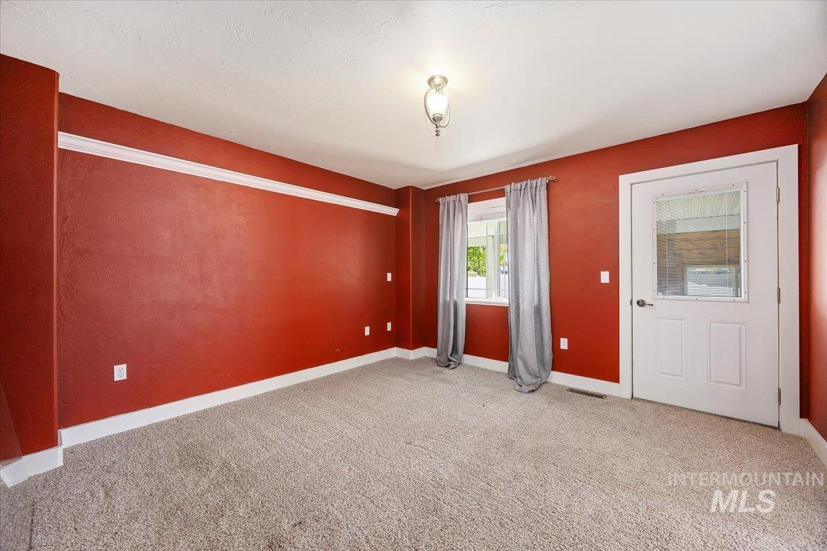 891 N Pointe Dr Property Photo 14