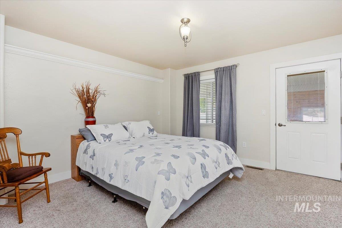 891 N Pointe Dr Property Photo 14