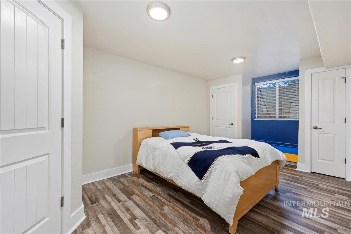 891 N Pointe Dr Property Photo 17