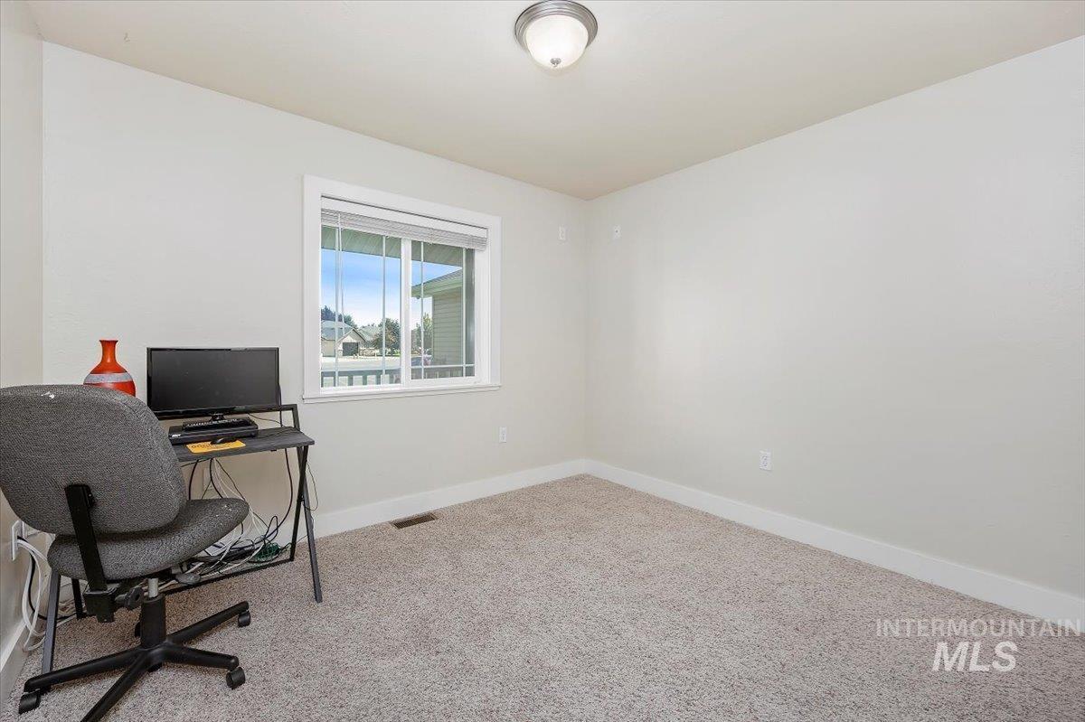 891 N Pointe Dr Property Photo 18