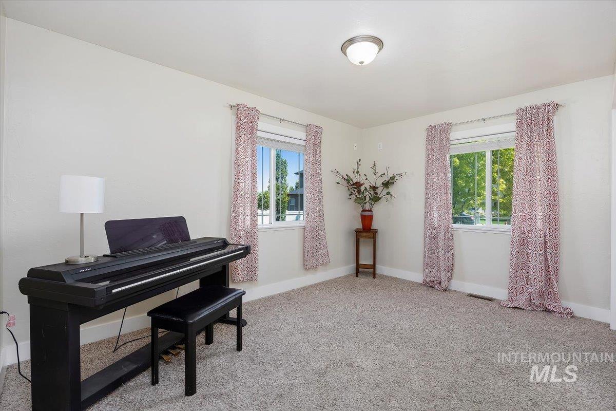 891 N Pointe Dr Property Photo 19