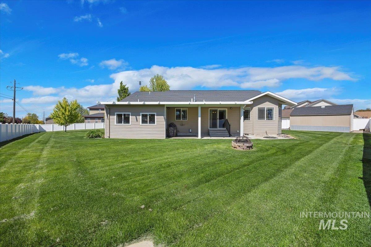 891 N Pointe Dr Property Photo 24