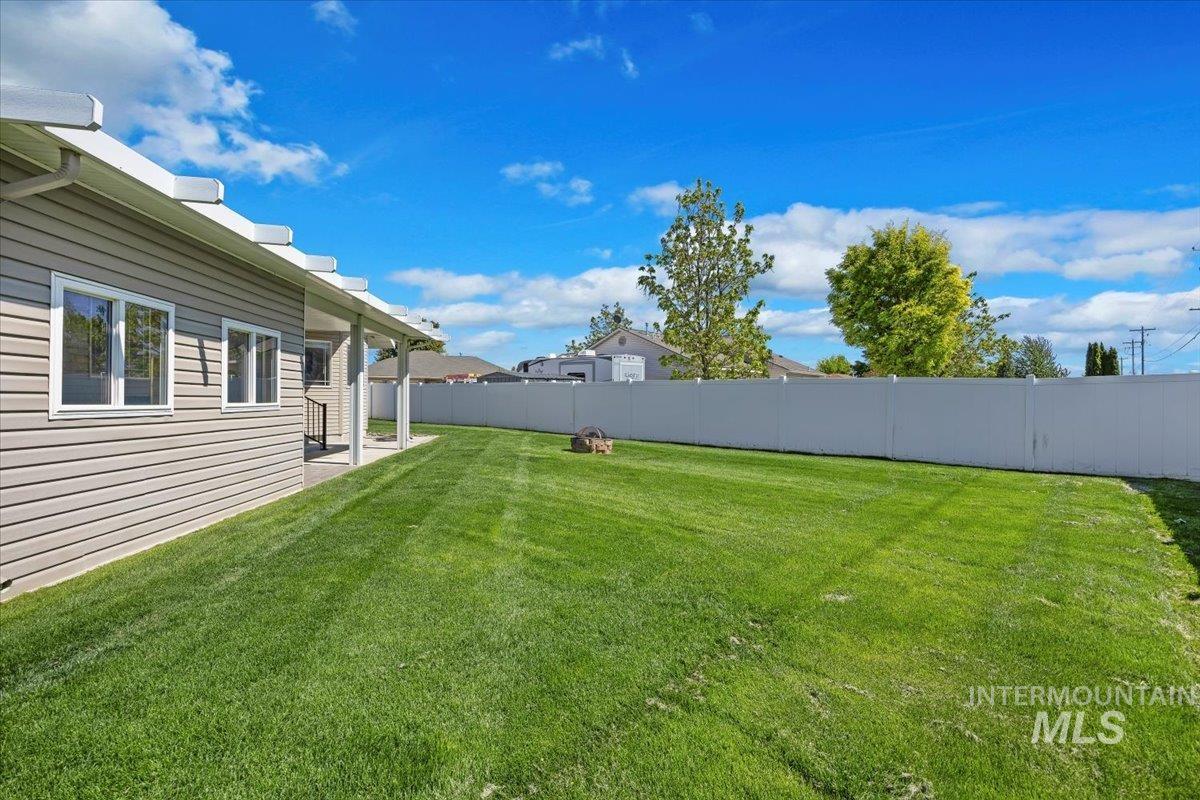 891 N Pointe Dr Property Photo 27