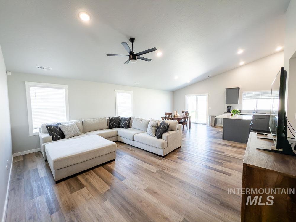 13743 S Sonata Way Property Photo 13