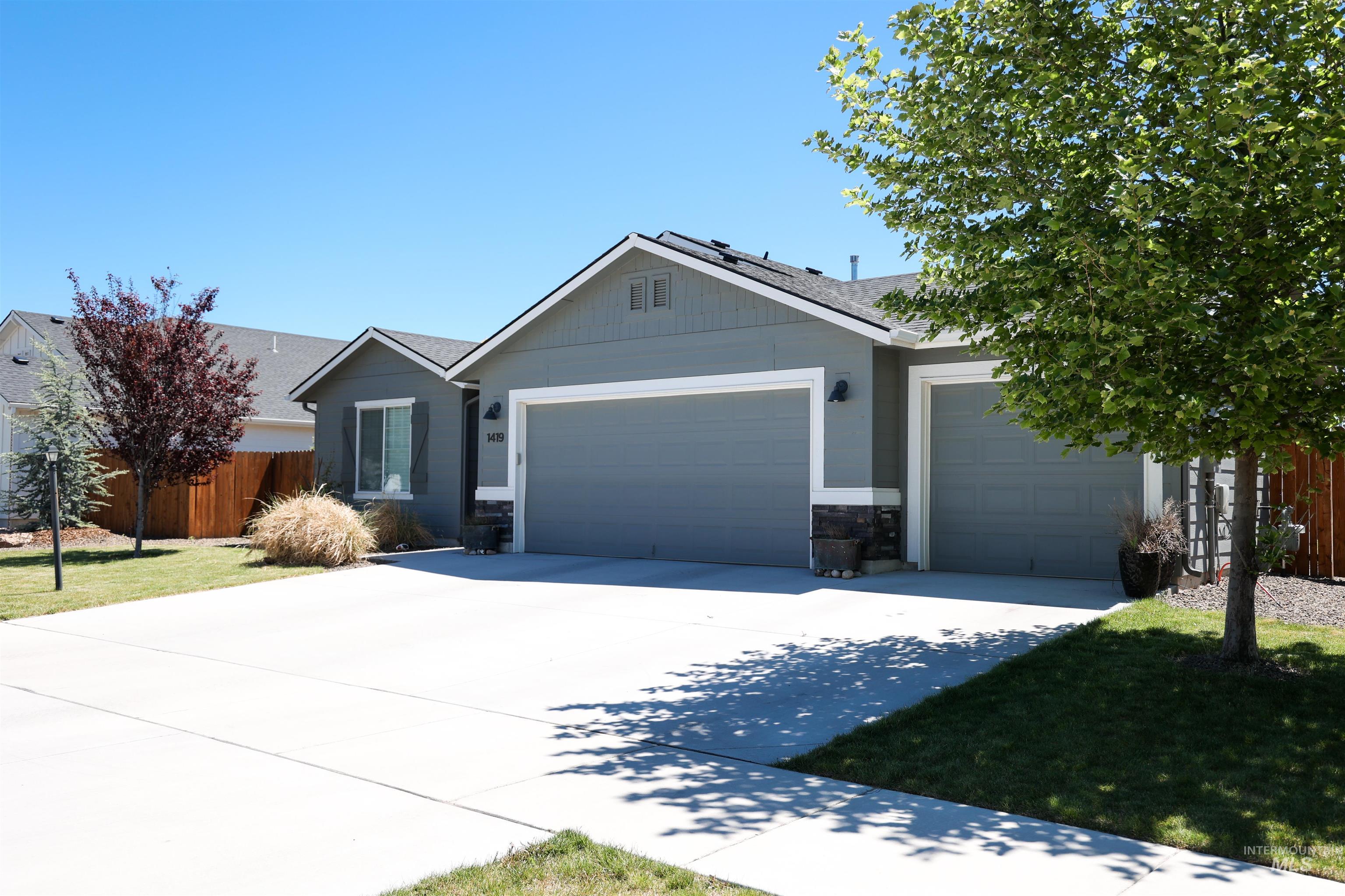 1419 Gold St Property Photo 6