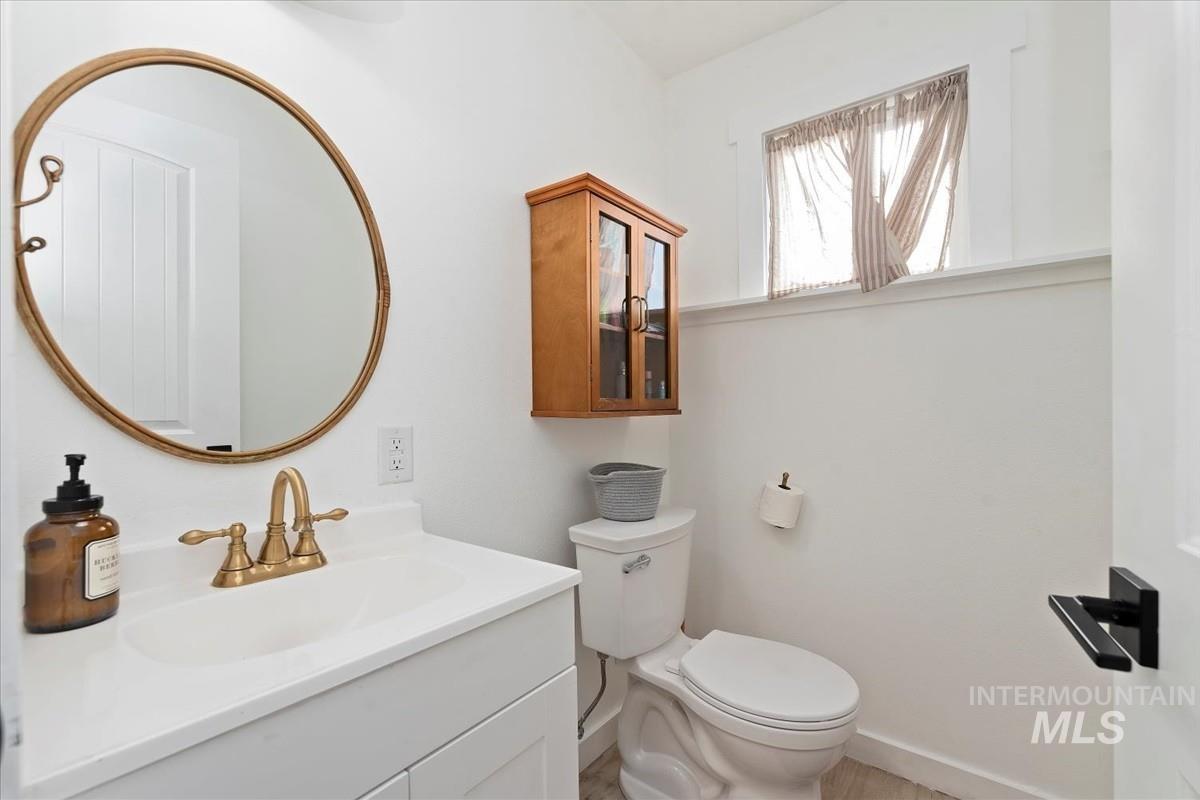 5009 Airport Rd Property Photo 16