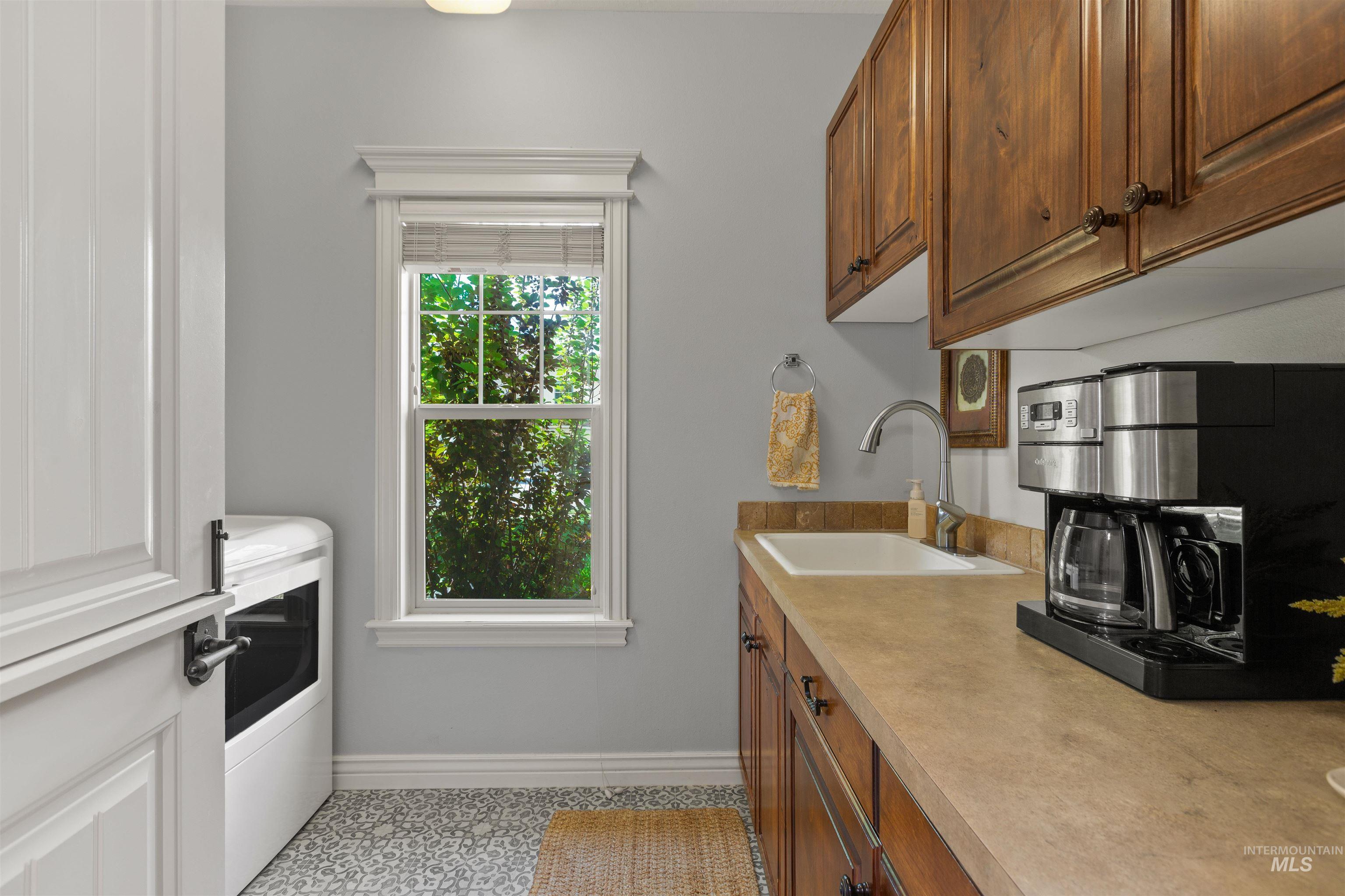 1906 N Groveland Pl Property Photo 24