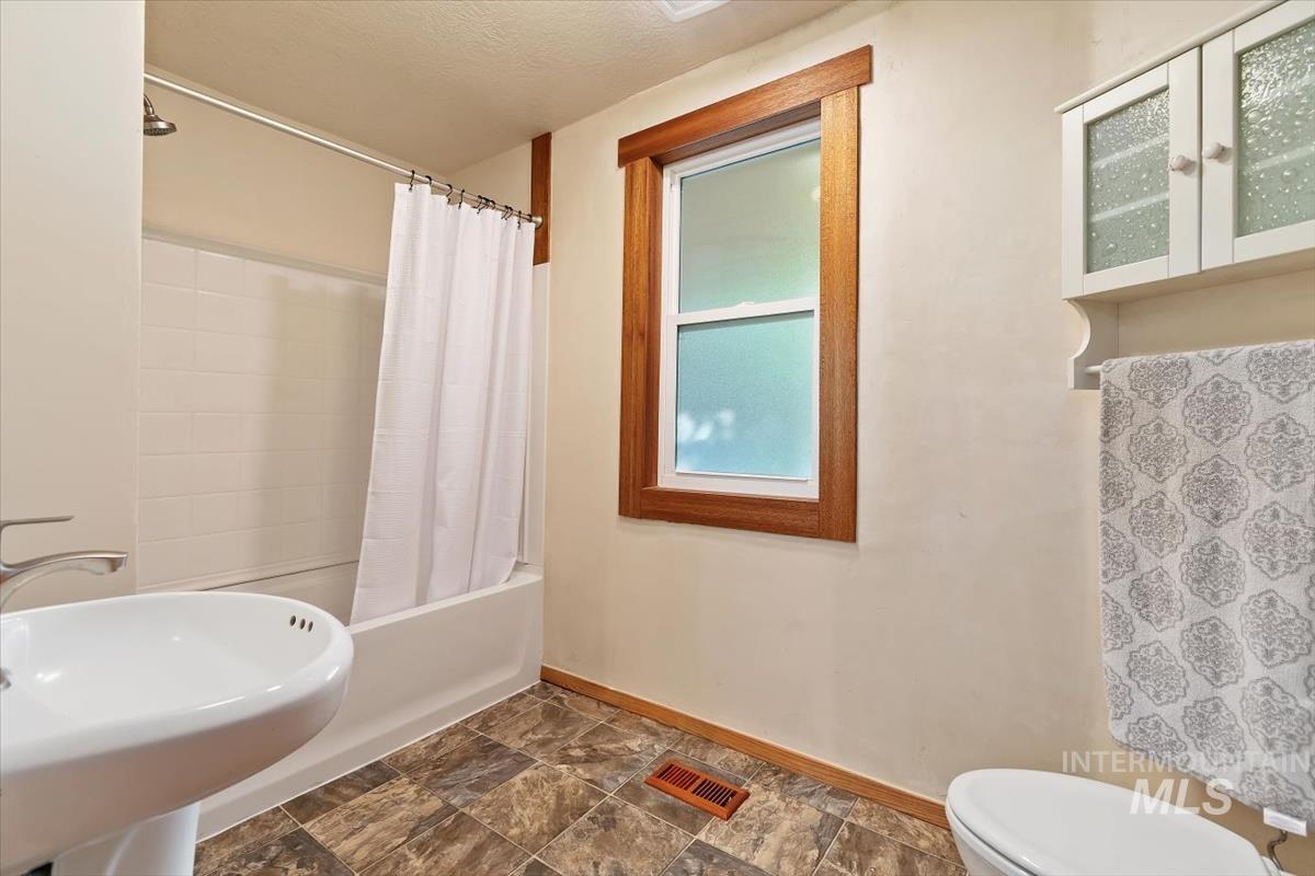 316 Maple Avenue Property Photo 32