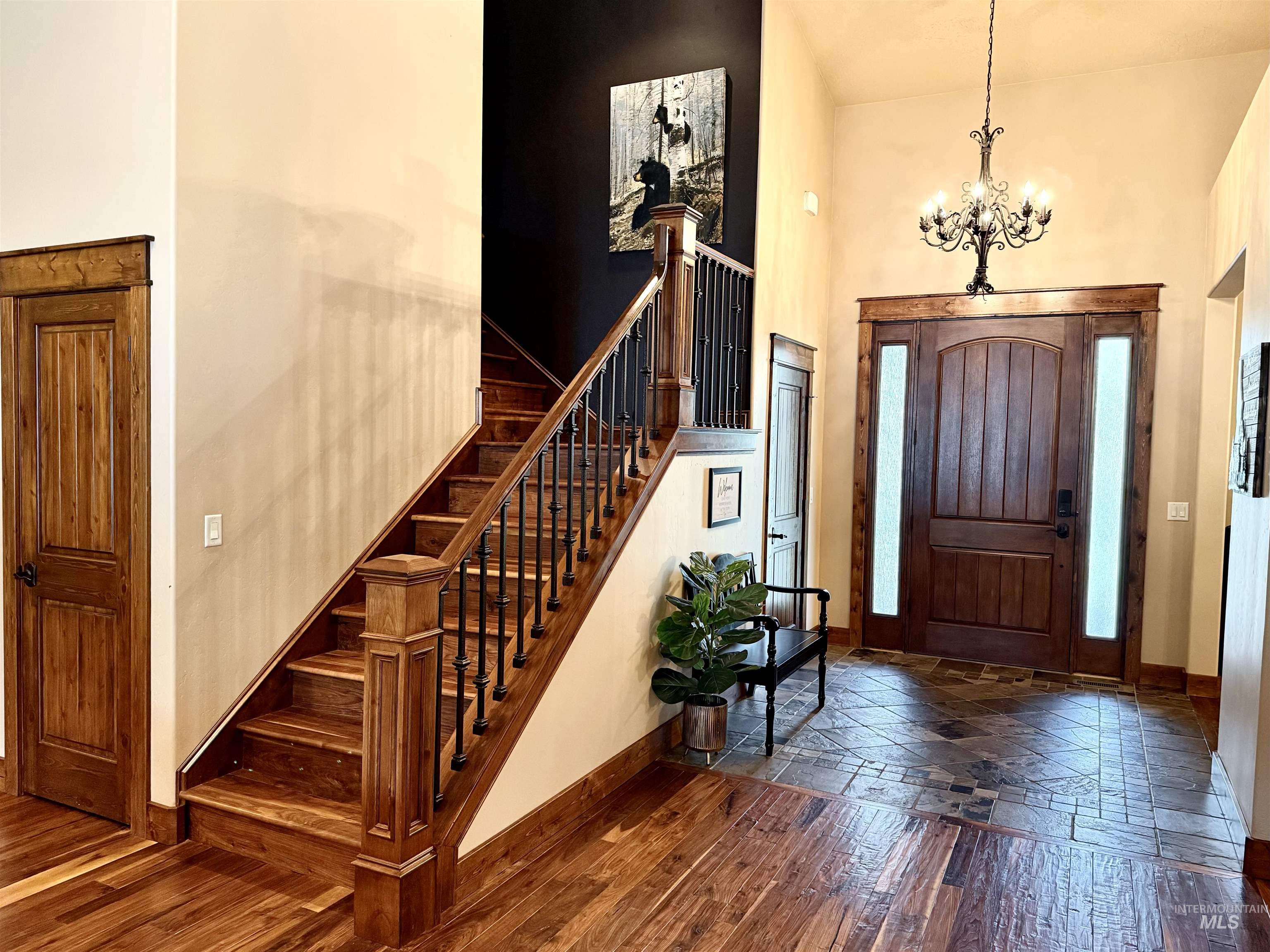 20 Shore Crest Court Property Photo 8