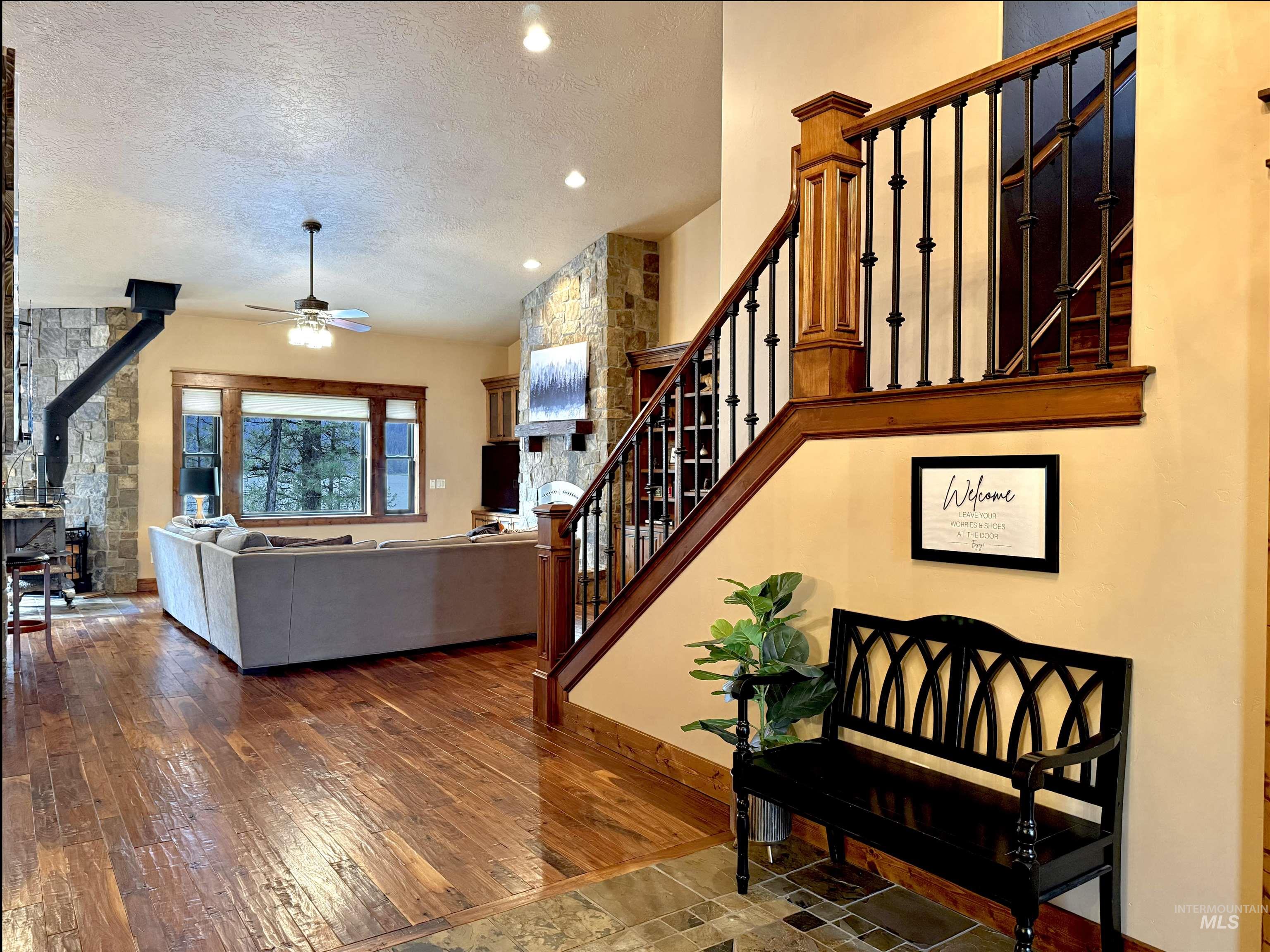 20 Shore Crest Court Property Photo 9