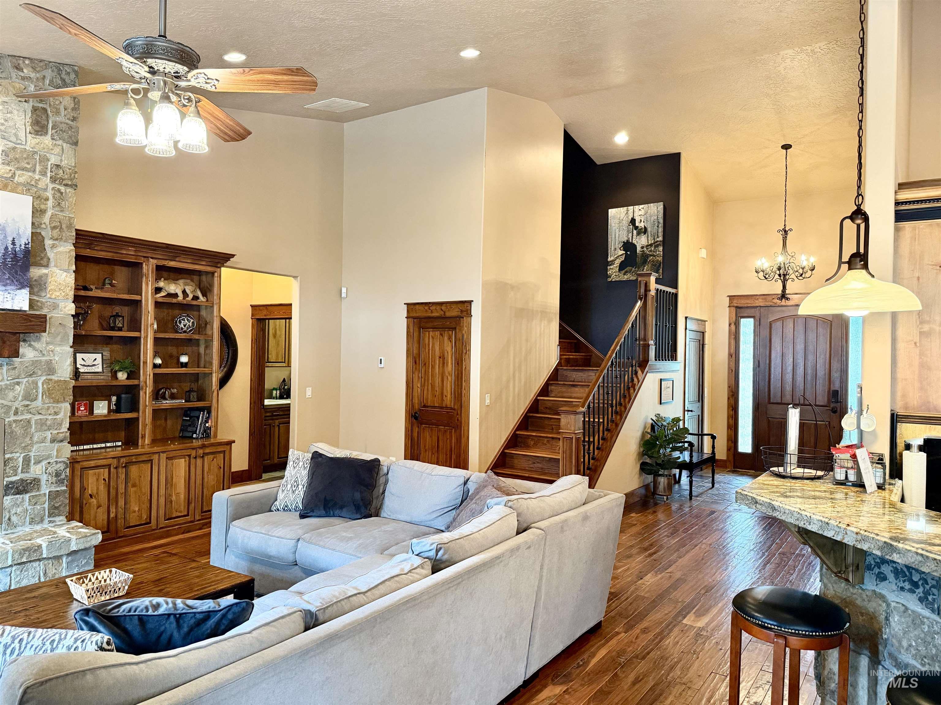 20 Shore Crest Court Property Photo 10