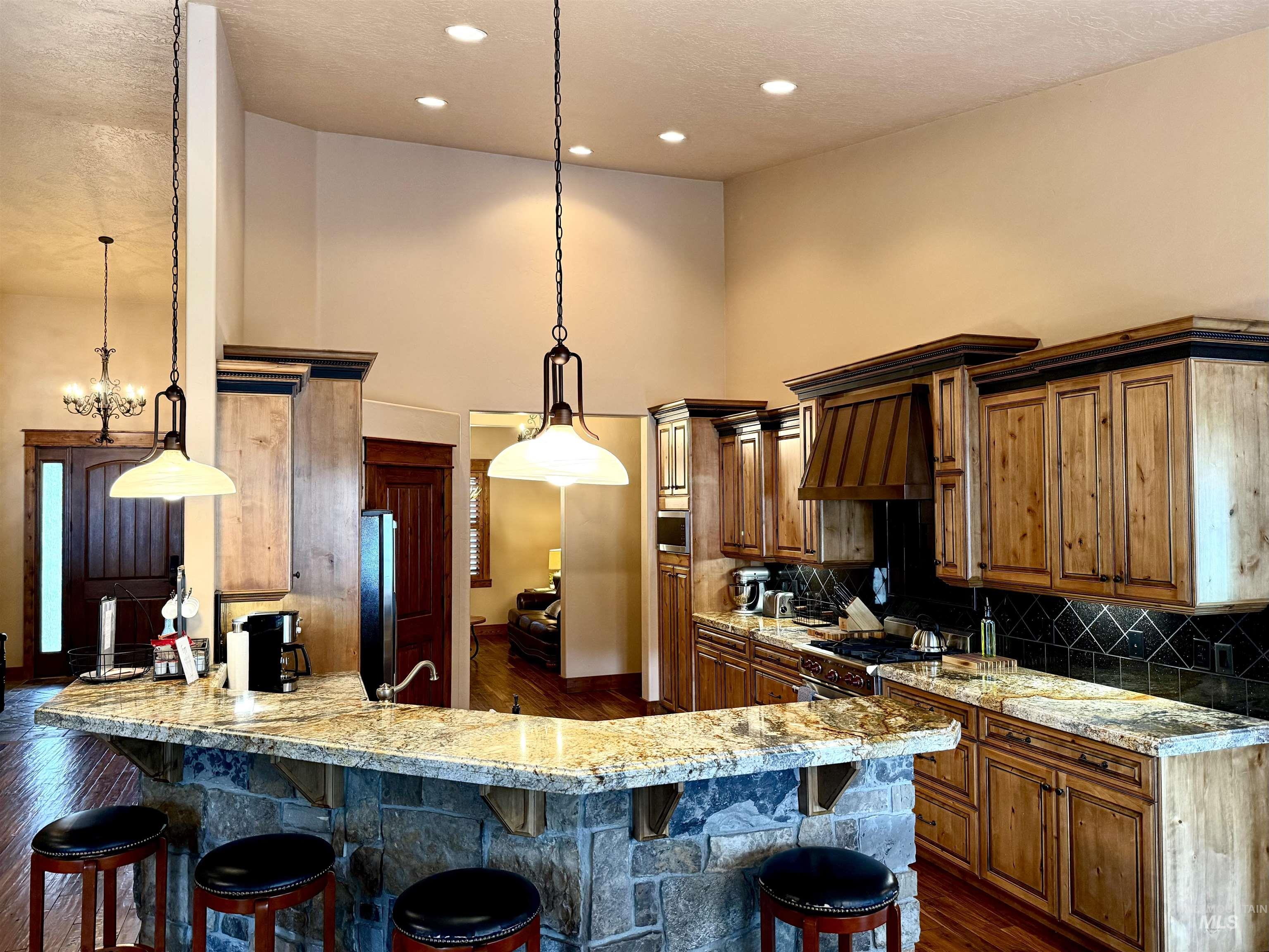20 Shore Crest Court Property Photo 17
