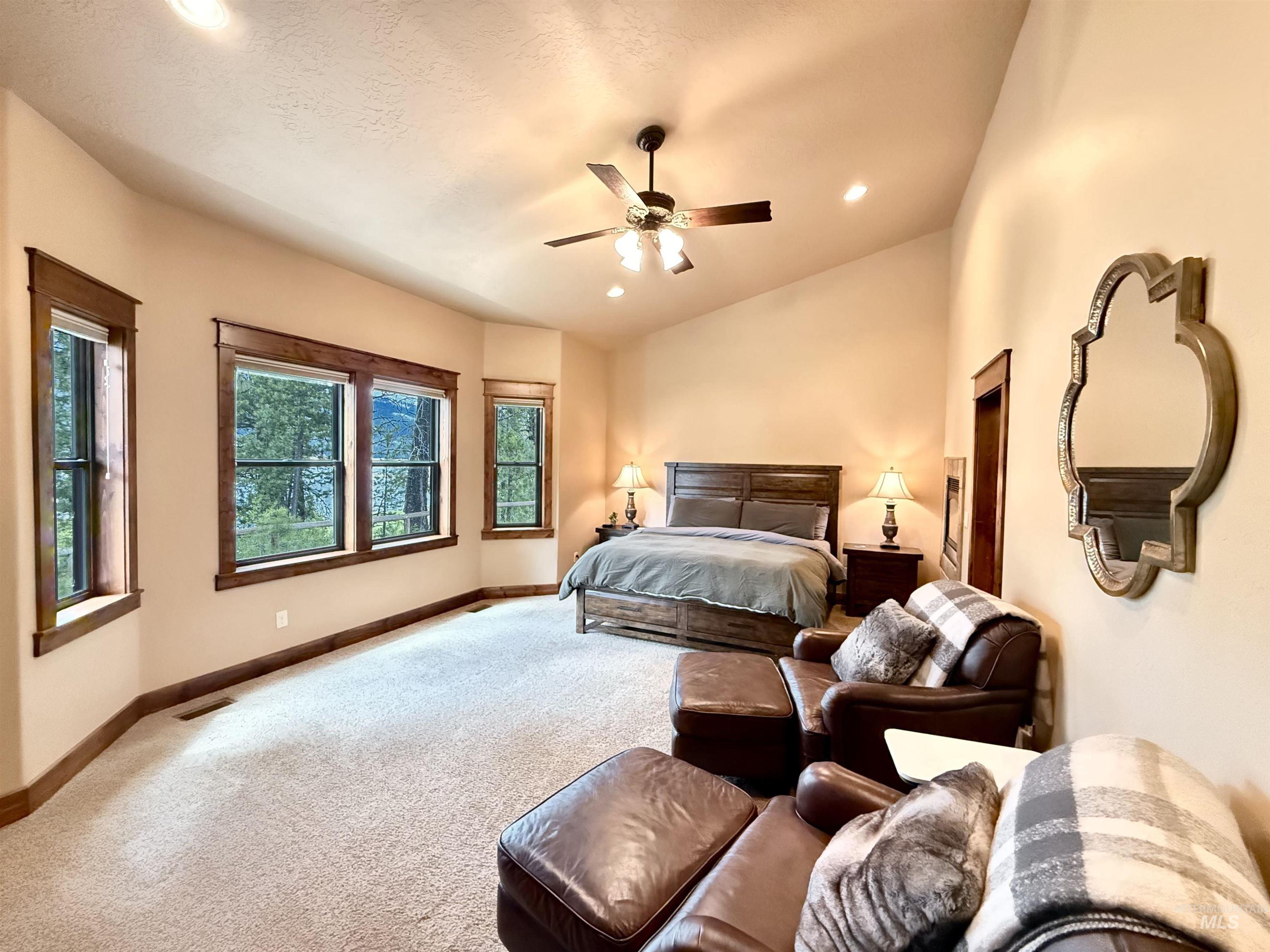 20 Shore Crest Court Property Photo 23