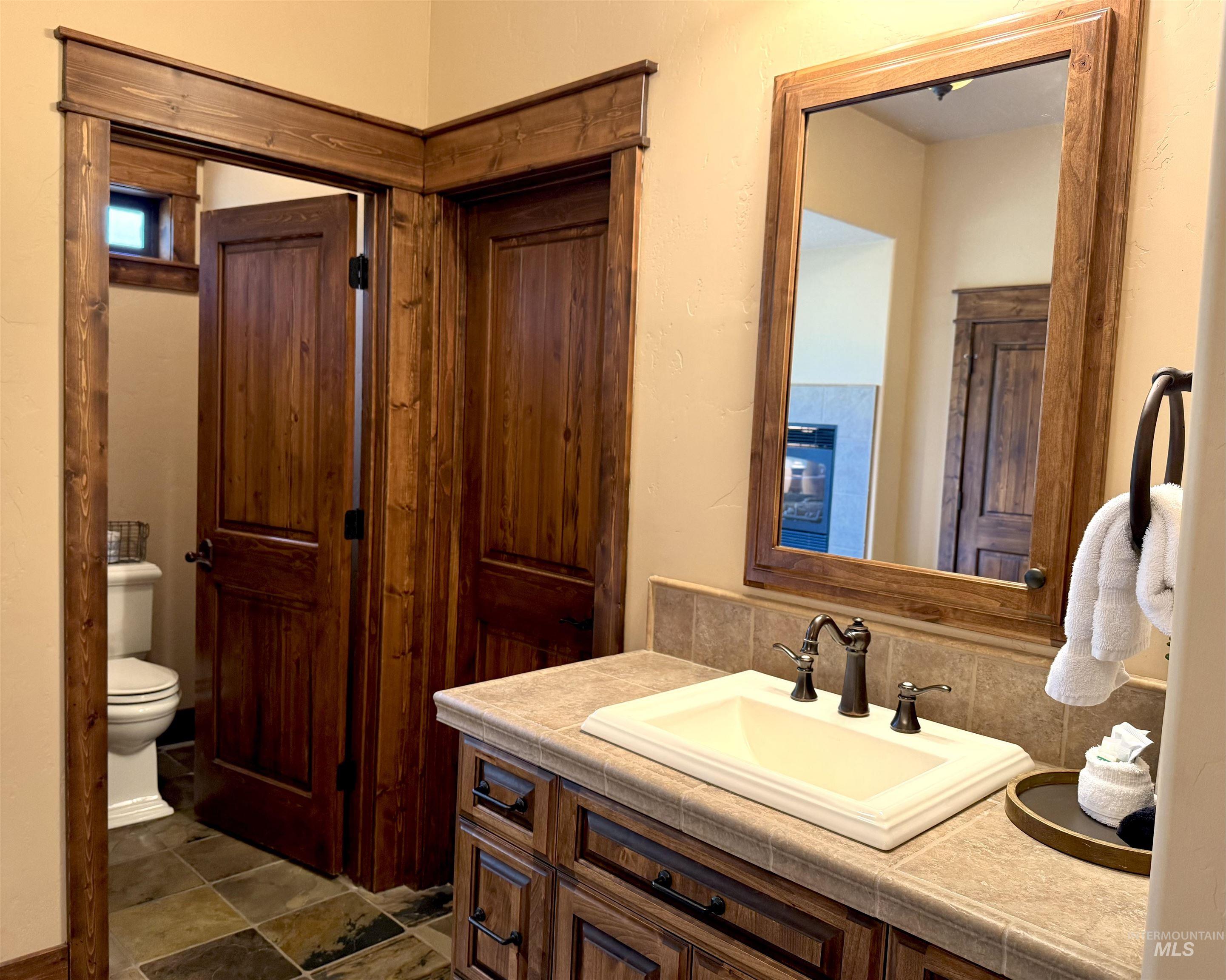 20 Shore Crest Court Property Photo 28