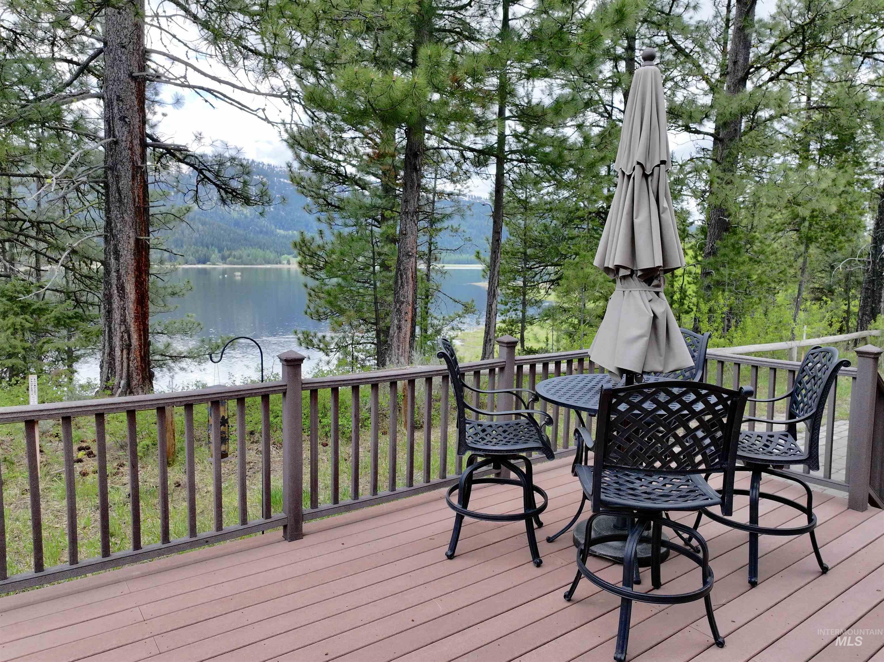20 Shore Crest Court Property Photo 48