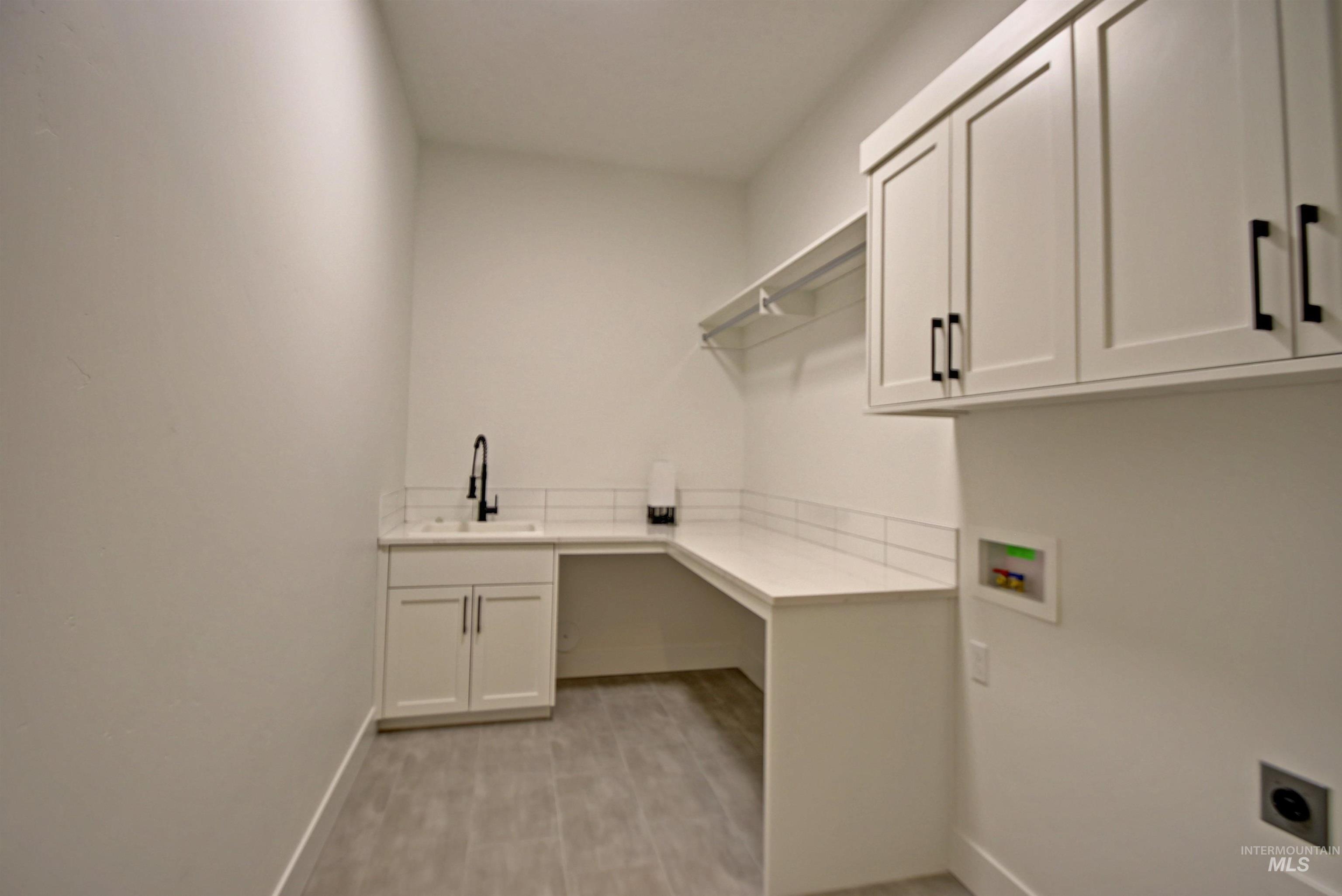 5728 S Keyport Way Property Photo 35