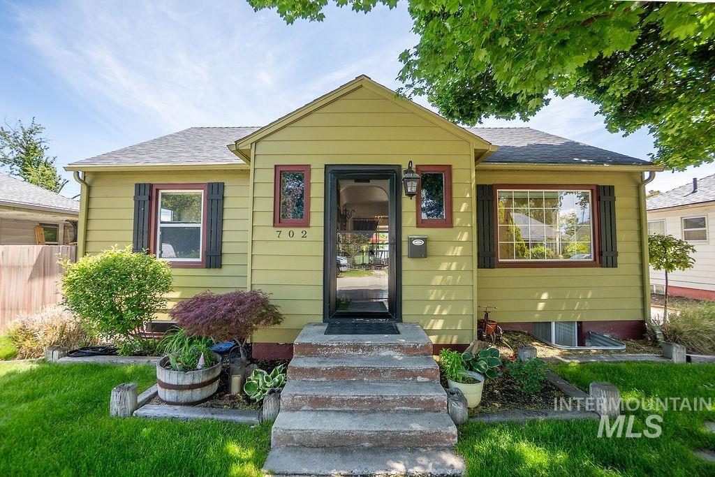 702 S Opal St Property Photo 1