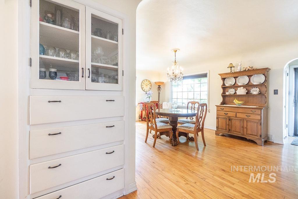 702 S Opal St Property Photo 3