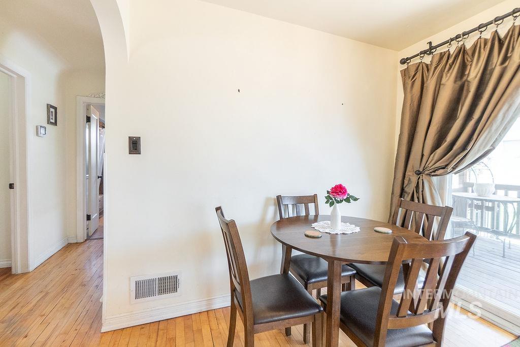 702 S Opal St Property Photo 10