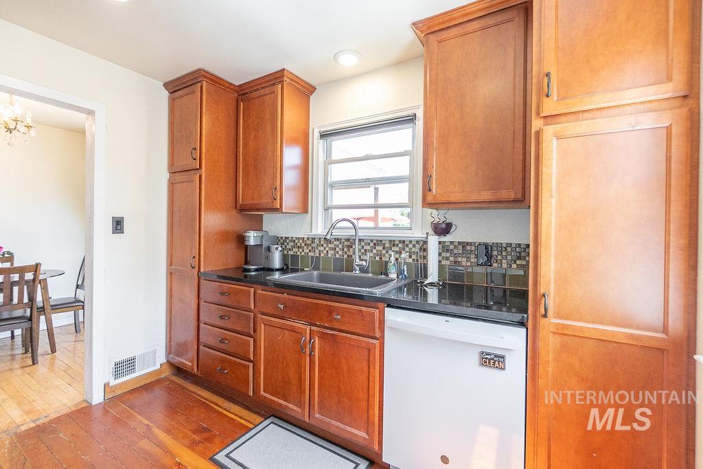 702 S Opal St Property Photo 11