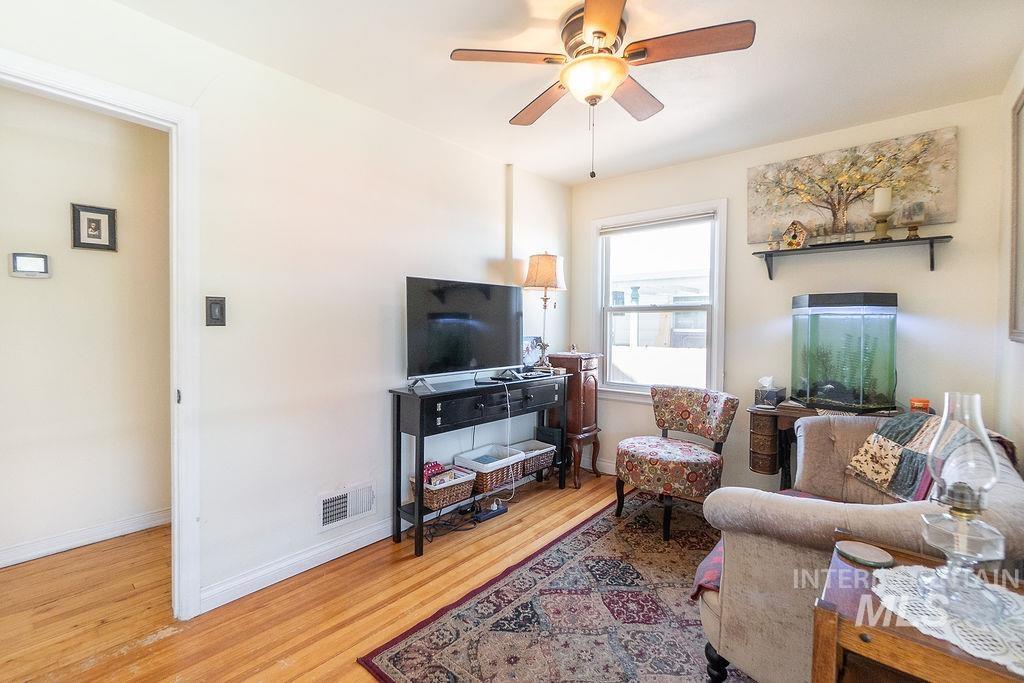 702 S Opal St Property Photo 19