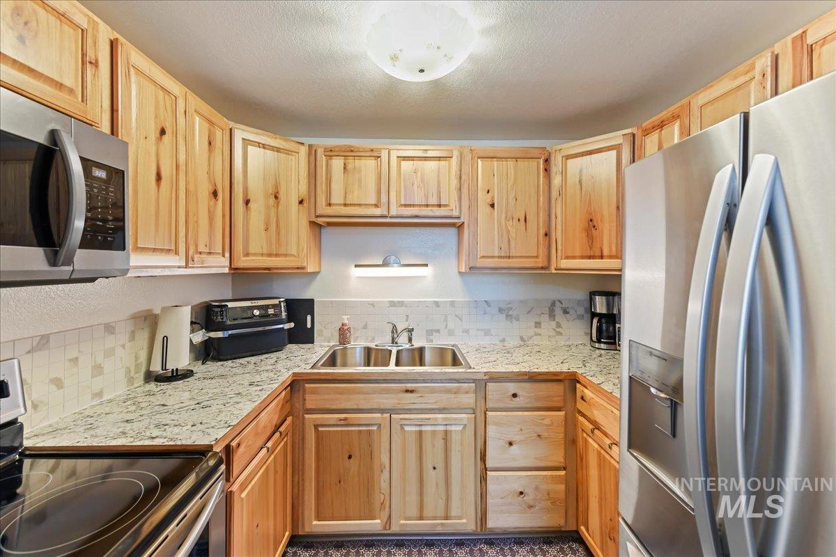 2429 Cherry St Property Photo 8