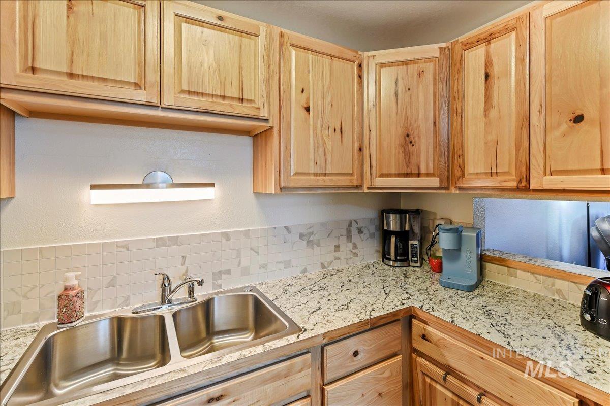 2429 Cherry St Property Photo 9