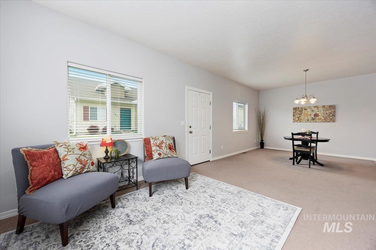 182 New Hampshire Way Property Photo 2