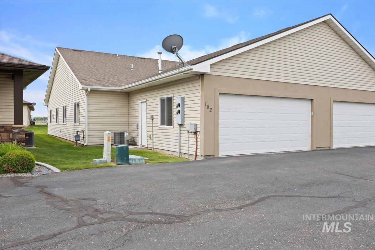 182 New Hampshire Way Property Photo 26