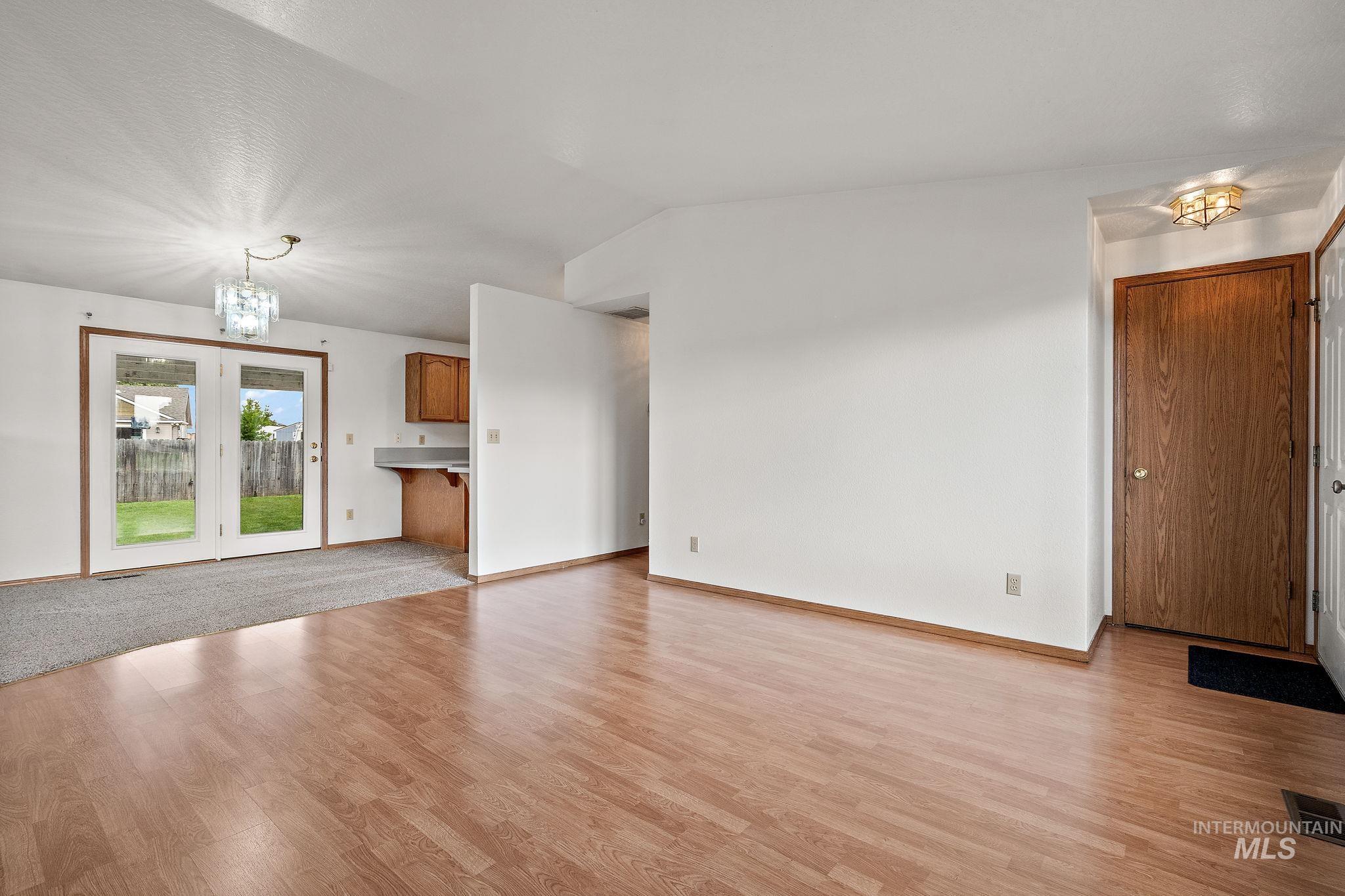 607 S State Property Photo 6