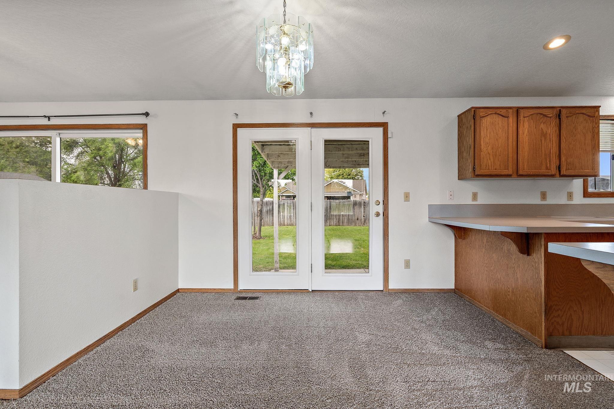 607 S State Property Photo 8